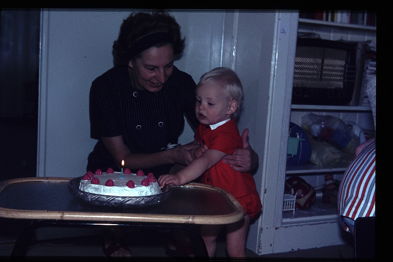 21.Delft aug 1966 Mama,Peter.JPG